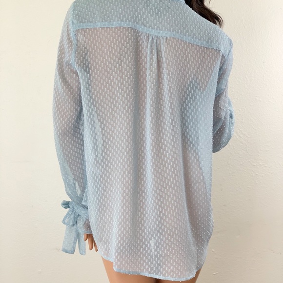 SOLD Banana Republic Blouse. - Picture 2 of 8